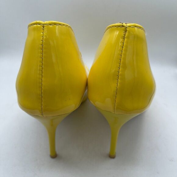 Yellow Patent Leather Scalloped Heels. 7.5 - Picture 3 of 7
